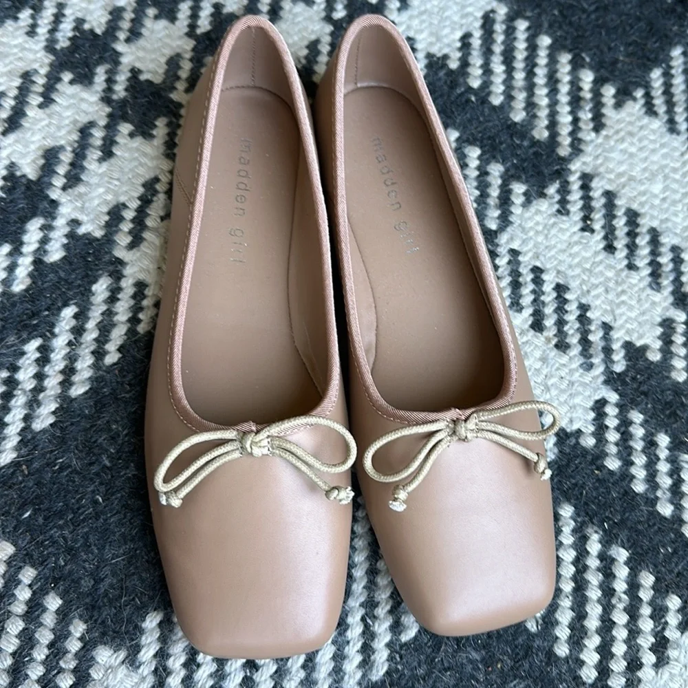 Madden Girl women’s Vinyard Flats brand new!